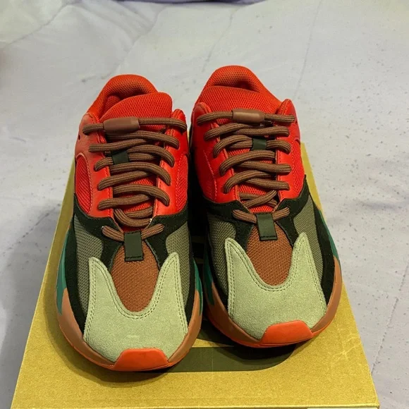 Adidas Yeezy Boost 700 - Picture 2 of 7